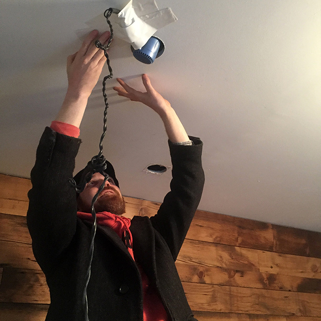 Warming-the-ceiling-soffit-with-my-blow-dryer