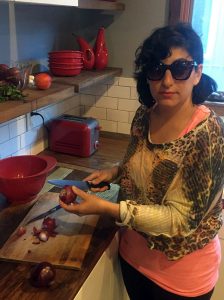 Wear sunglasses while peeling onions (1)