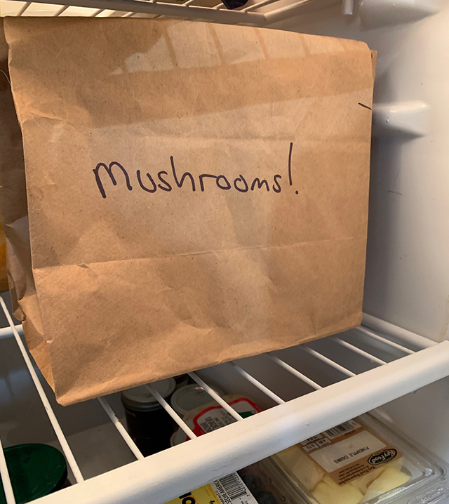 Store-mushrooms-in-a-brown-paper-bag